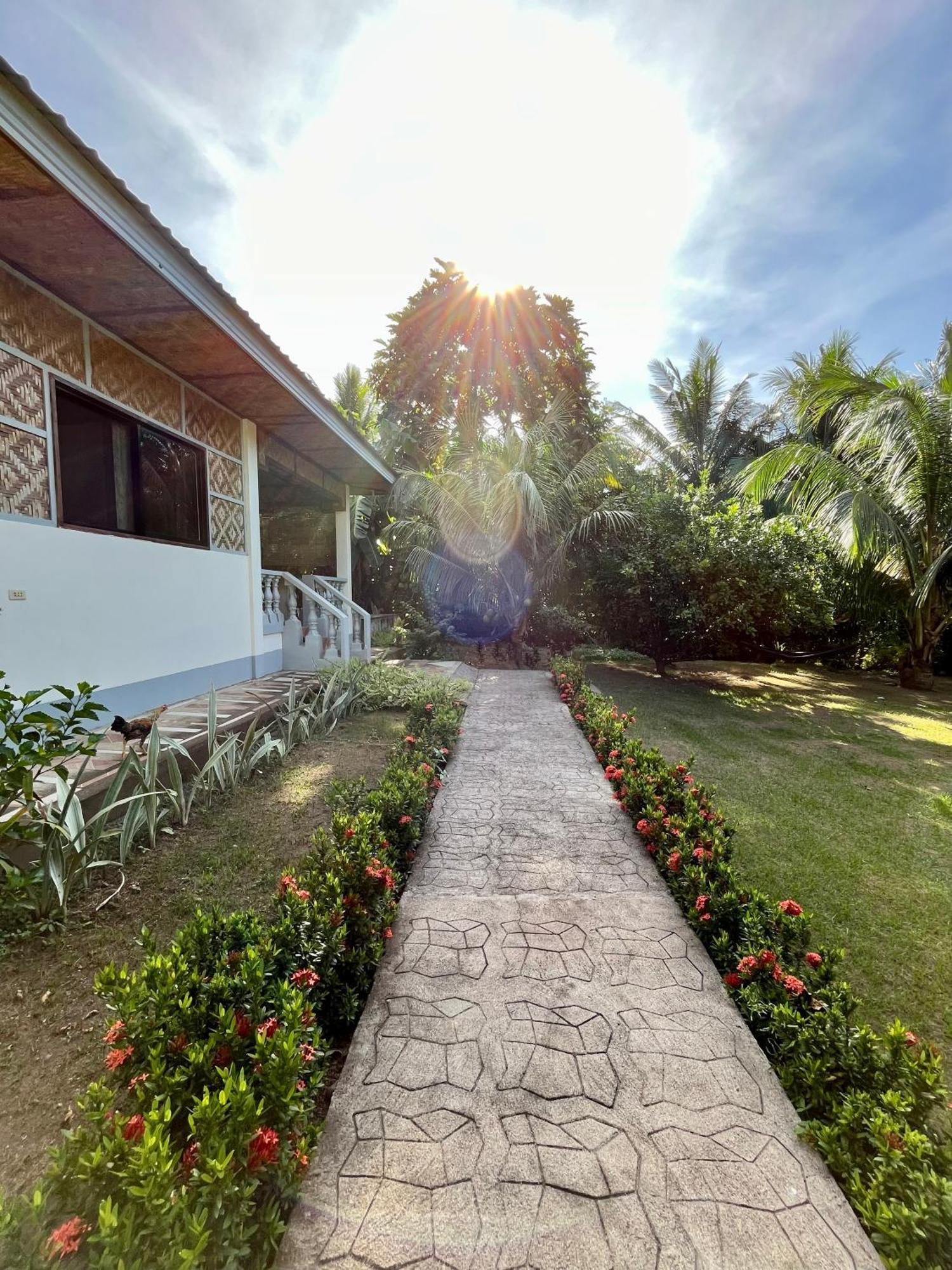 Paco'S Garden Home Stay Mambajao Ngoại thất bức ảnh