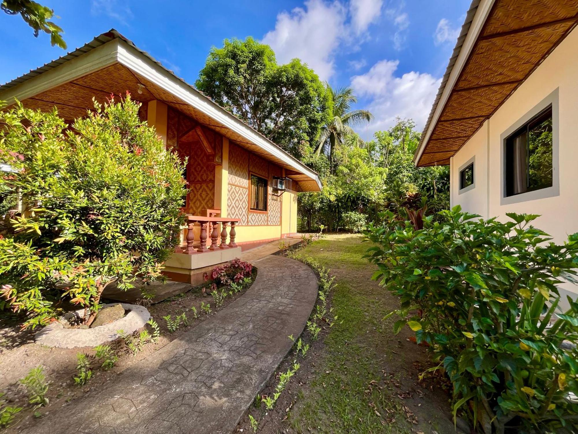 Paco'S Garden Home Stay Mambajao Ngoại thất bức ảnh